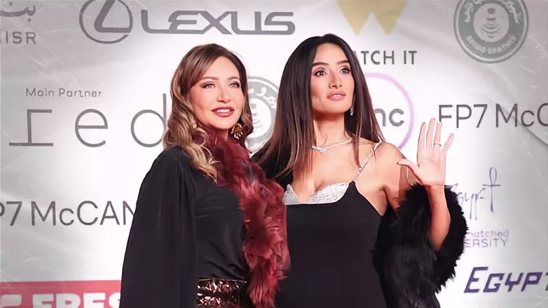بالصور .. زينة وليلى علوي أبرز الحضور على ريد كاربت فيلم بنات الباشا