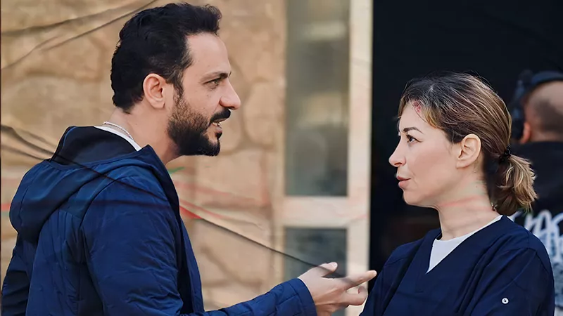 صور جديدة من كواليس مسلسل تحت الحصار بطولة منة شلبي وإياد نصار
