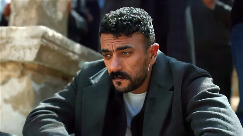 علي كلاي الحلقة 21 .. انهيار علي بعد وفاة زوجته وميادة وراء الحادث