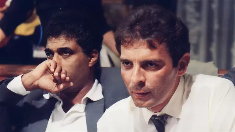 فيلم الرجل الثالث .. التعاون الثالث بين أحمد زكي ومحمود حميدة 